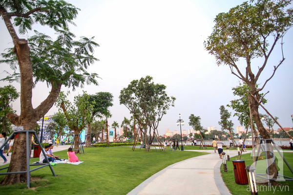 
Đại diện chủ đầu tư cho biết c&ocirc;ng vi&ecirc;n được x&acirc;y dựng nhằm tạo l&aacute; phổi xanh giữa l&ograve;ng th&agrave;nh phố, mở ra kh&ocirc;ng gian c&ocirc;ng cộng đ&aacute;p ứng nhu cầu vui chơi, thư gi&atilde;n của người d&acirc;n.
