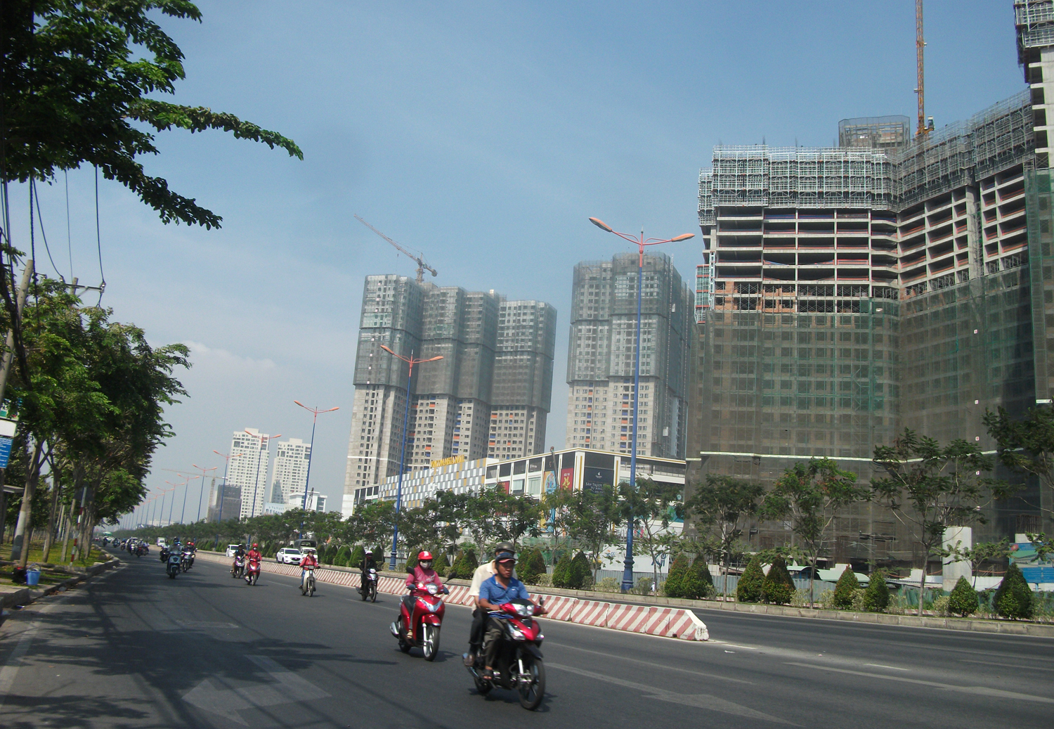 Hạ tầng, đường giao thông đồng bộ, rộng rãi.