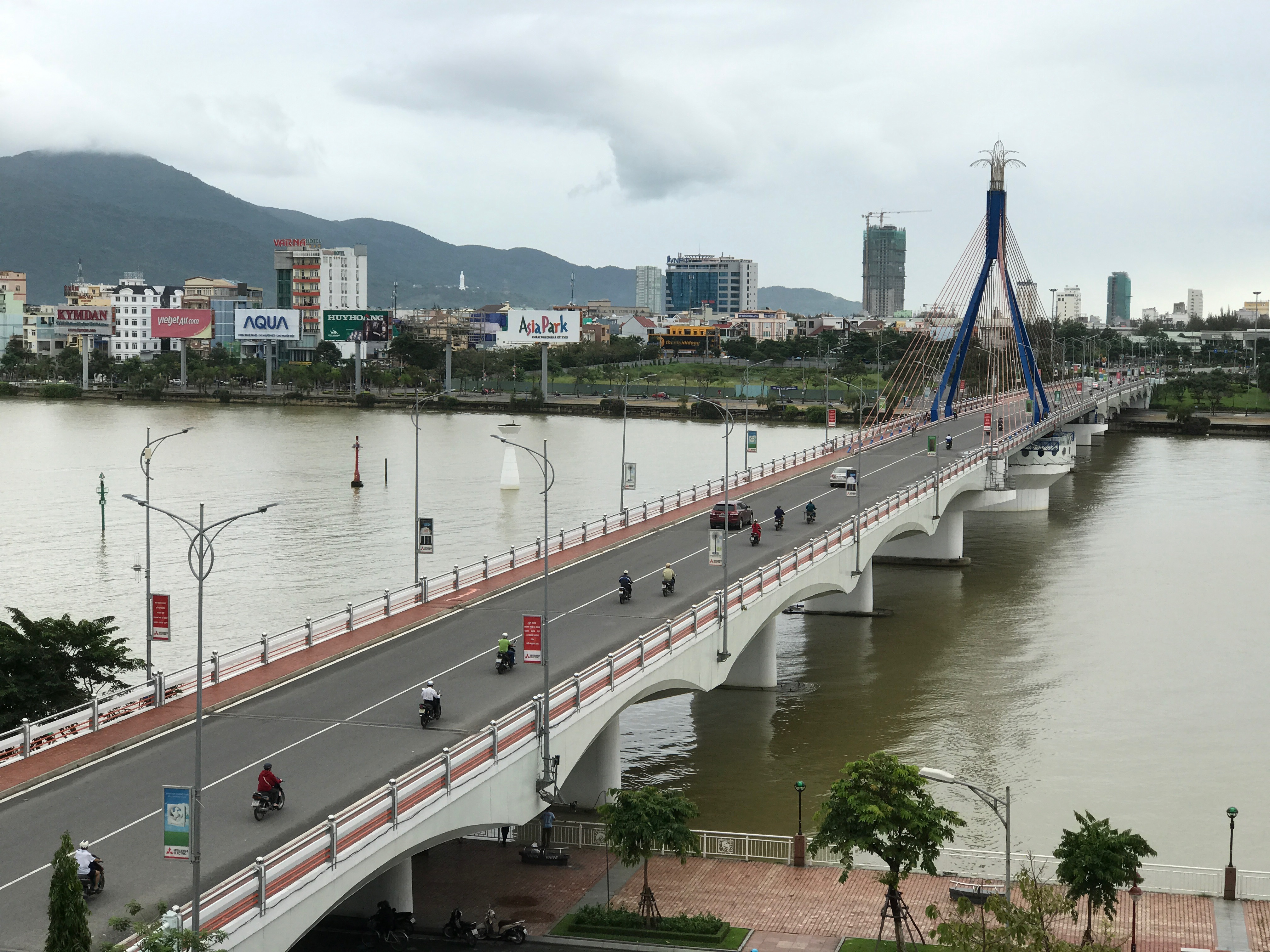 
Ngay sau khi thi công xong phần hầm kín sẽ thực hiện điều chỉnh lại phân luồng giao thông, theo đó sẽ mở hướng giao thông từ đường Lê Duẩn qua cầu Sông Hàn.
