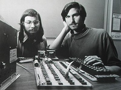 
Steve Jobs (bên phải)

 
