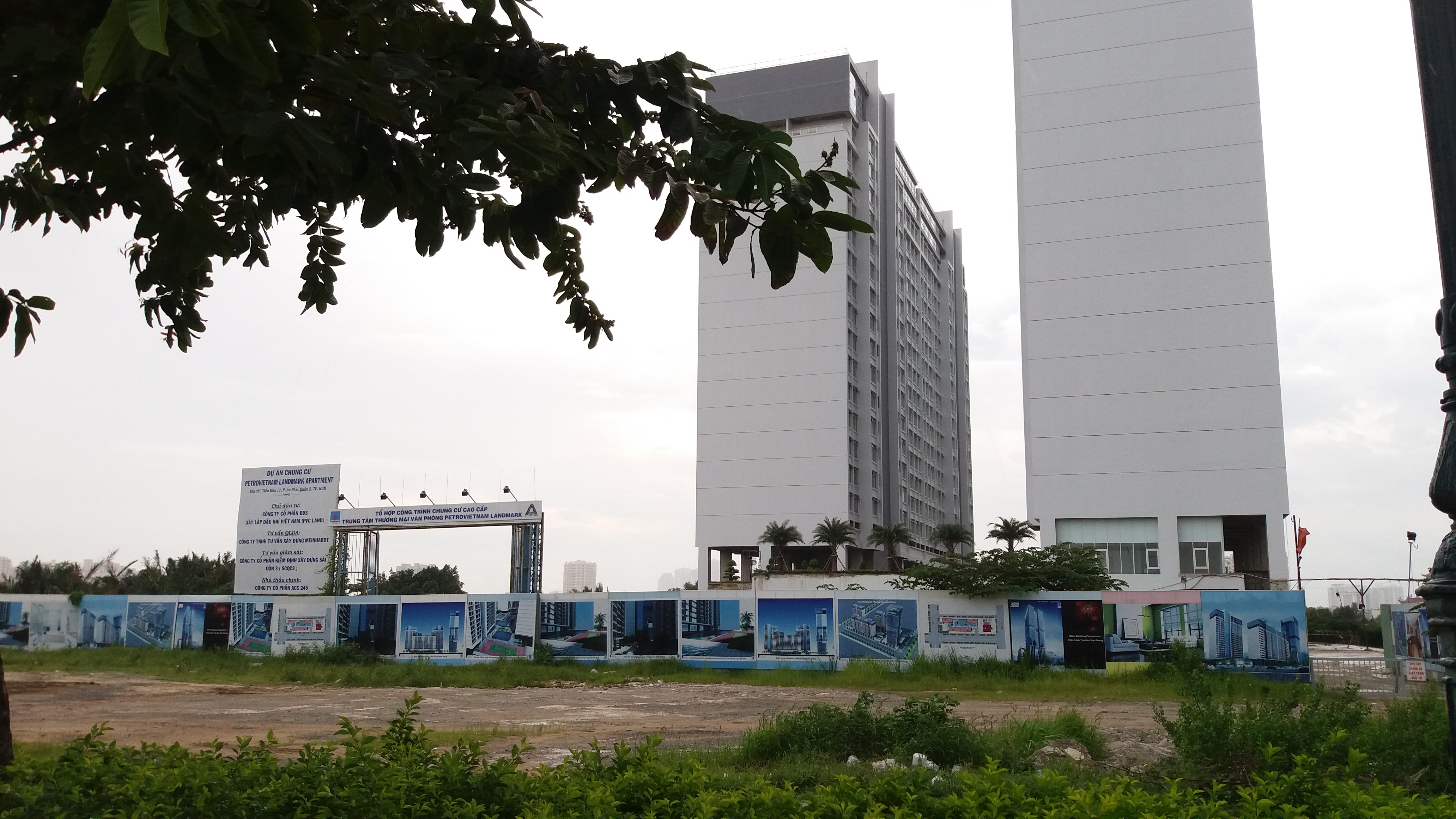 Dự án PetroVietnam Landmark chết yểu gần 5 năm cũng sắp được hoàn thiện, bàn giao cho khách hàng. Dự án nằm ngay mặt tiền đường rộng lớn dẫn vào hầm chui Thủ Thiêm...