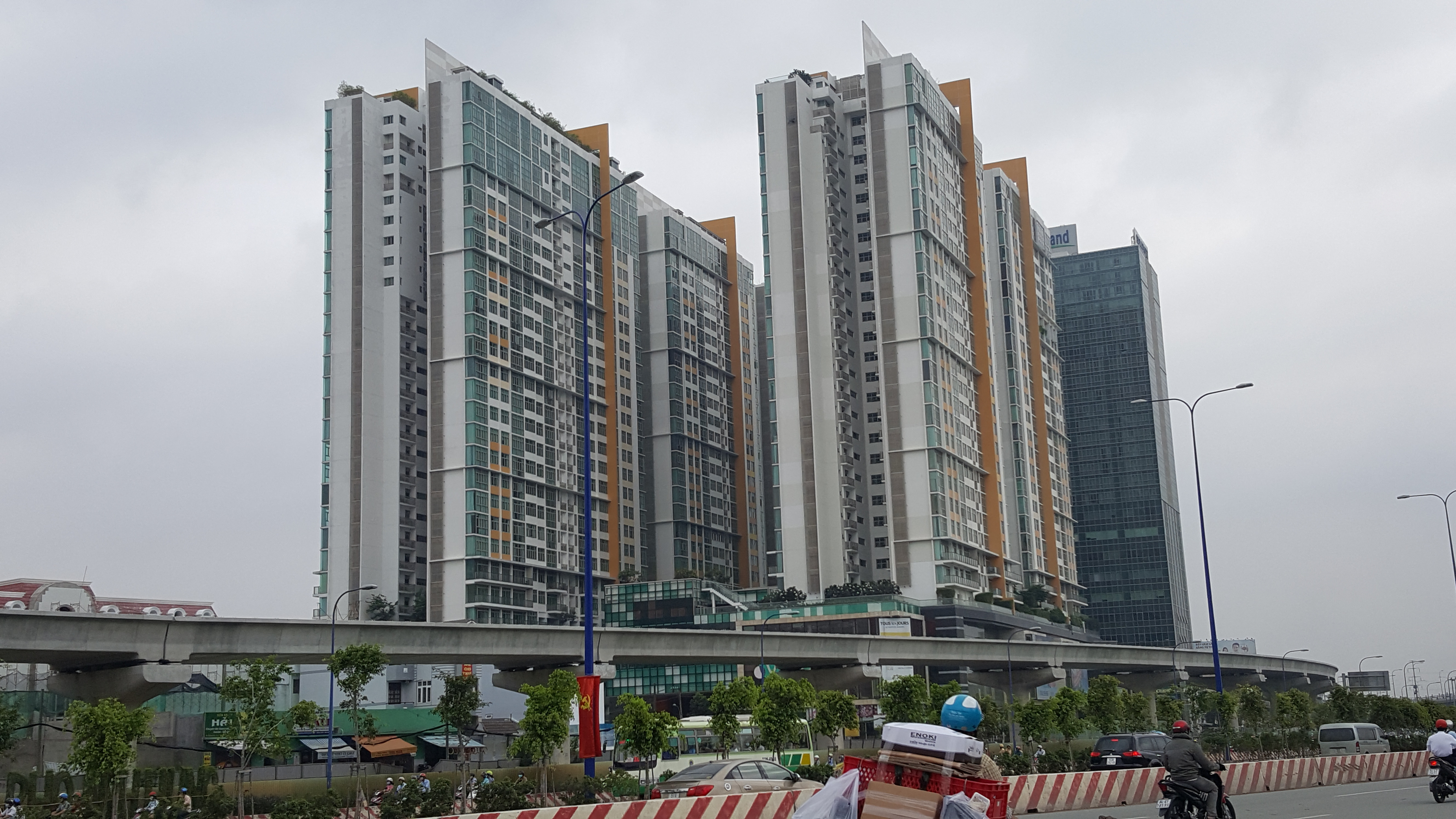 Những hình ảnh trên cho thấy nhiều dự án cao cấp thời gian qua chạy đua tiến độ và sẽ tiếp tục bàn giao nhà cho người mua vào cuối năm nay.