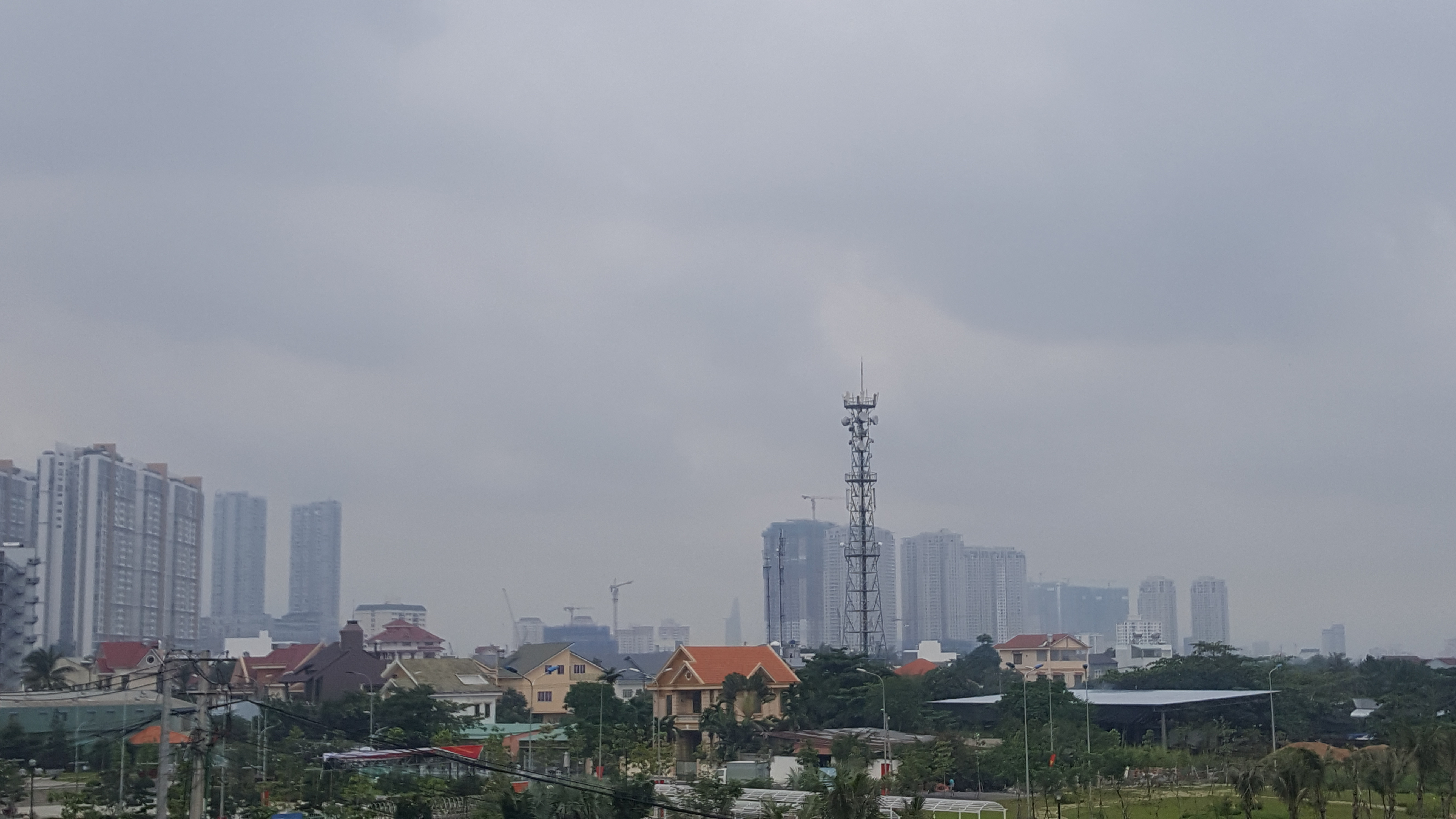 Một góc khu Đông nhìn từ trung tâm quận 1