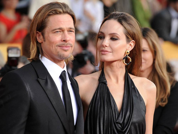 
Angelina nộp đơn ly dị chồng hôm thứ hai với đề nghị được nuôi cả sáu đứa con.
