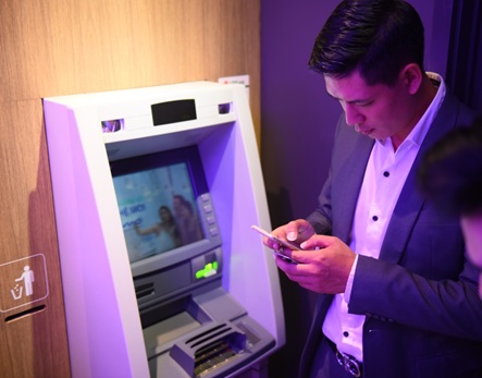 
Nạp tiền bằng máy ATM thông minh, tiền đến tài khoản ngay lập tức.
