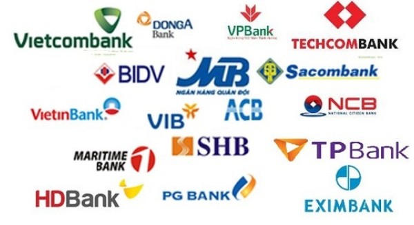
Các ngân hàng vừa nỗ lực cạnh tranh về mạng lưới vừa phải đầu tư cho công nghệ để thu hút khách hàng
