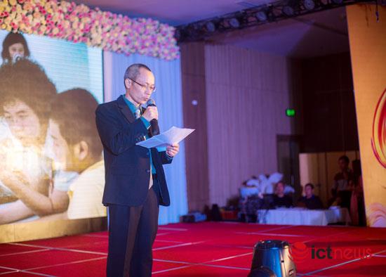 
TS. Nguyễn Khắc Thành, người vừa được bổ nhiệm làm Hiệu trưởng Đại học FPT tại lễ ra mắt thương hiệu mới và công bố chiến lược phát triển giai đoạn 2016 - 2025 của&nbsp;Hệ thống giáo dục FPT.
