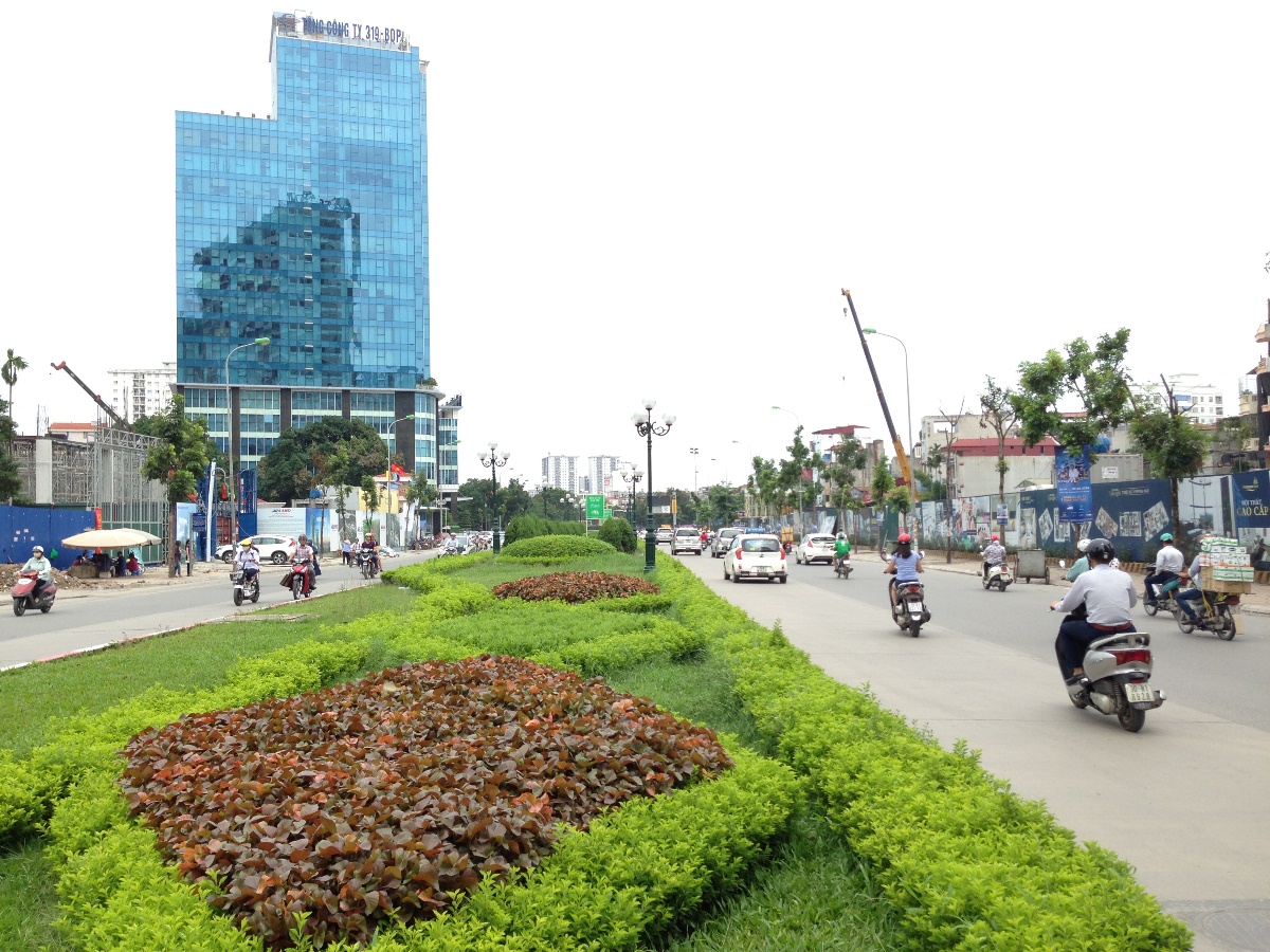 Trục đường Lê Văn Lương nơi dự án tọa lạc.