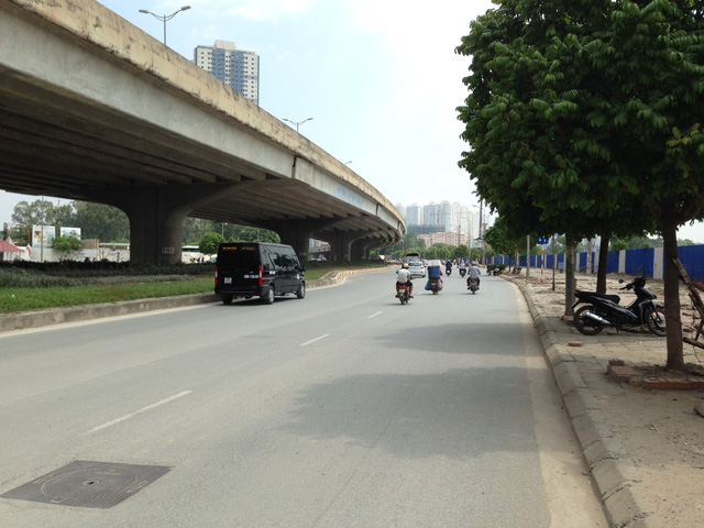 
Đường Nguyễn Xiển đoạn trước mặt dự án.
