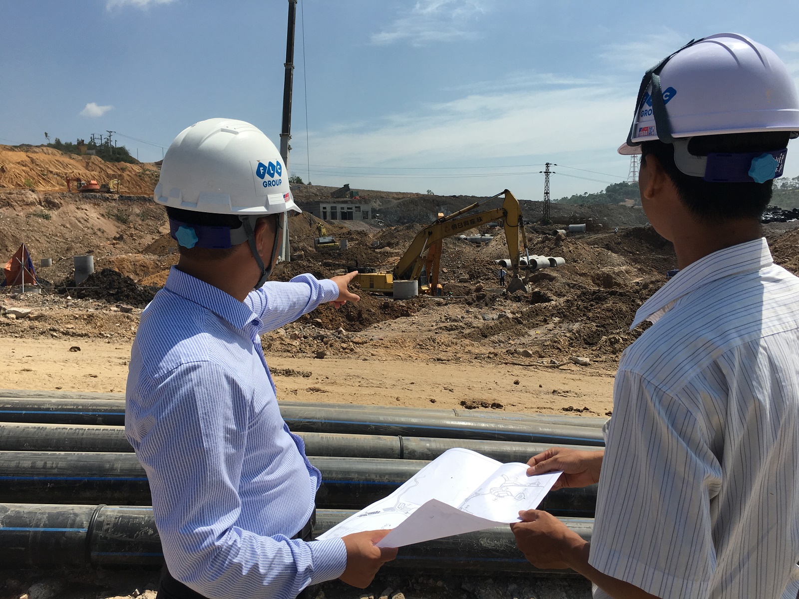 Ông Nguyễn Xuân Tùng, Phó TGĐ FLC Hạ Long cho biết, hiện công trường đang xây dựng đồng loạt tất cả các hạng mục.