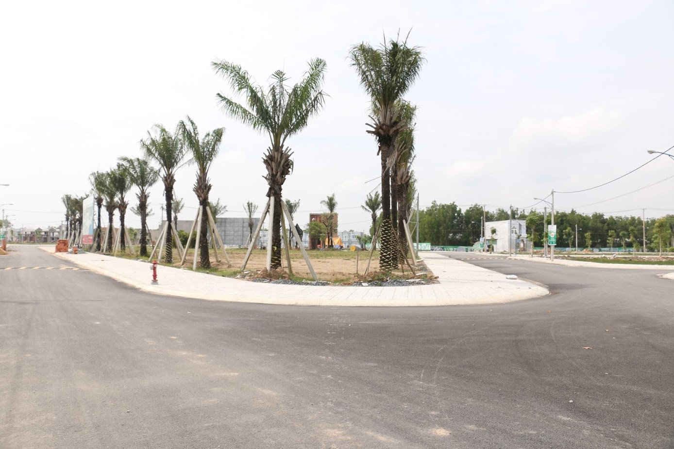 
Những dự &aacute;n c&oacute; hạ tầng ho&agrave;n thiện, kết nối giao th&ocirc;ng tốt đang c&oacute; sức h&uacute;t mạnh nhất tr&ecirc;n thị trường.
