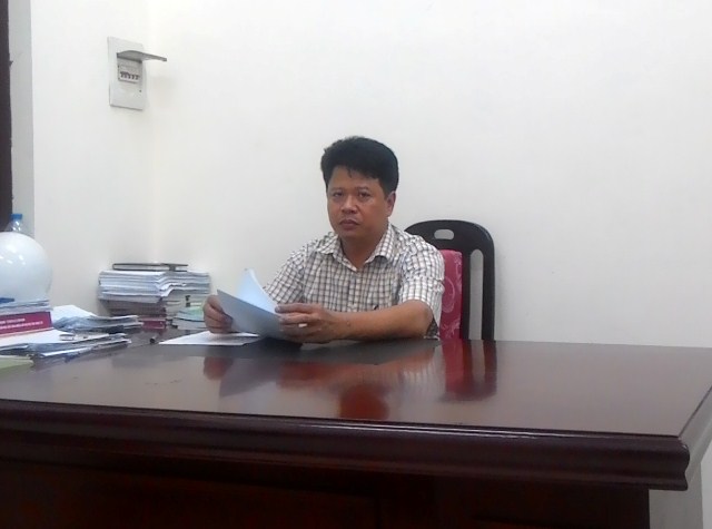 
Ông Nguyễn Văn Tiến, nguyên Chủ tịch UBND xã Hải Bối trao đổi với phóng viên. Ảnh: Phạm Duy
