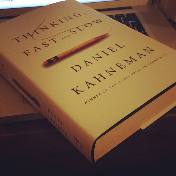 Cuốn Suy nghĩ, nhanh và chậm của tác giả Daniel Kahneman.