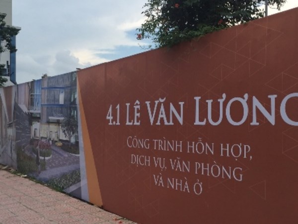 
Một dự án bị bỏ hoang trên đường Lê Văn Lương.
