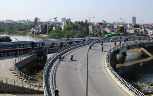 
Công trình xây dựng mới cầu Tam Bạc thực hiện theo lệnh khẩn cấp.(Ảnh: Báo An ninh Hải phòng)
