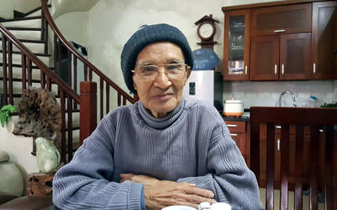 
Cụ Nguyễn Huy Ứng tính từng này, từng tháng để được trở về tái định cư.
