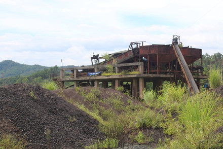 
Nhà máy quặng sắt Vũ Quang bỏ hoang lâu nay cũng xem như chết theo Nhà máy thép Vạn Lợi. Ảnh: Trần Tuấn
