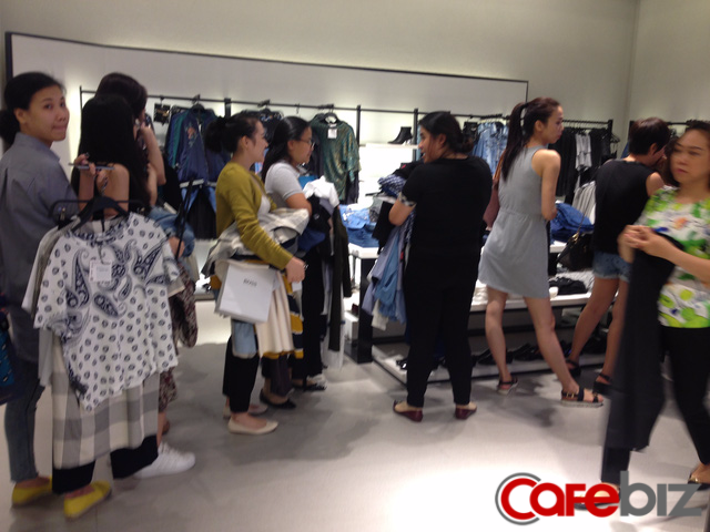 Quản lý Zara Việt Nam bất ngờ vì lượng khách đông ngoài sức tưởng tượng - Ảnh 1.
