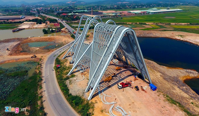 Dự án nằm trong cụm công trình điểm dừng chân, được đầu tư xây dựng trên diện tích gần 140 ha nơi tiếp giáp giữa địa phận hai tỉnh Hải Dương và Quảng Ninh.