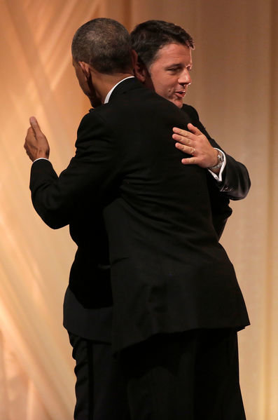 
Tổng thống Obama và thủ tướng Ý Renzi chào hỏi thân thiết - Ảnh: Reuters
