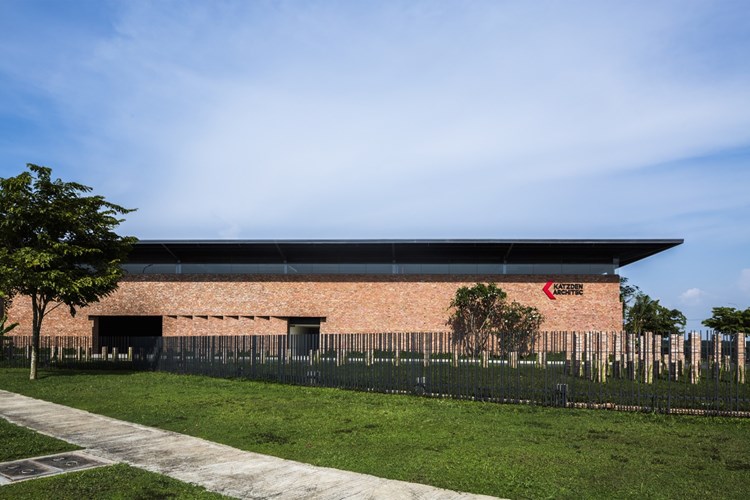 Toàn bộ nhà máy nhìn từ bên ngoài