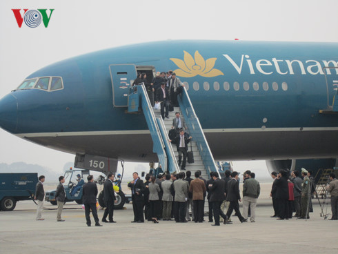 
Việc điều chỉnh tăng giá một số loại phí tại sân bay, nhiều người lo ngại giá vé máy bay sẽ được điều chỉnh tăng theo. Ảnh: Phi Long
