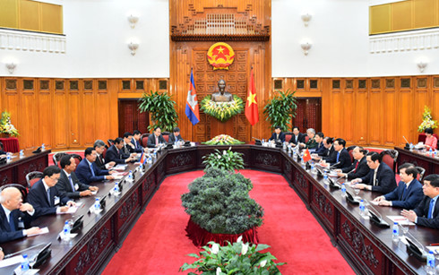 
Hai Thủ tướng dẫn đầu đoàn đại biểu cấp cao hai nước tiến hành hội đàm
