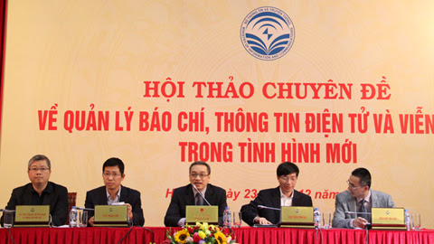 
Đoàn chủ trì buổi hội thảo
