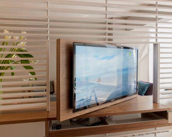 
Chiếc tivi gắn vào cửa xoay hai chiều giúp bạn có thể xem tivi ở mọi không gian dù là phòng khách hay phòng ngủ.
