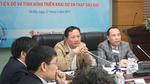 
Ông Trịnh Xuân Thanh (trái) và ông Vũ Đức Thuận thời còn đương chức PVC.
