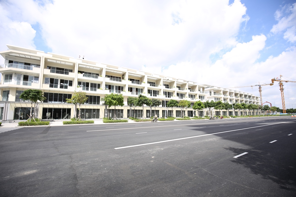 Khu nhà phố thương mại trên đường Bắc Nam do công ty Đại Quang Minh làm Chủ đầu tư.