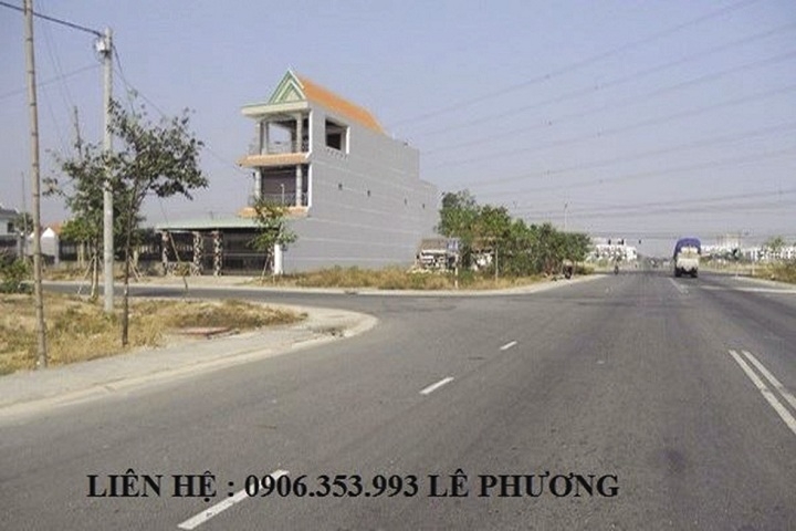  Một dãy nhà đã xây để bán tại Bình chánh. Ảnh: Cao Tuấn