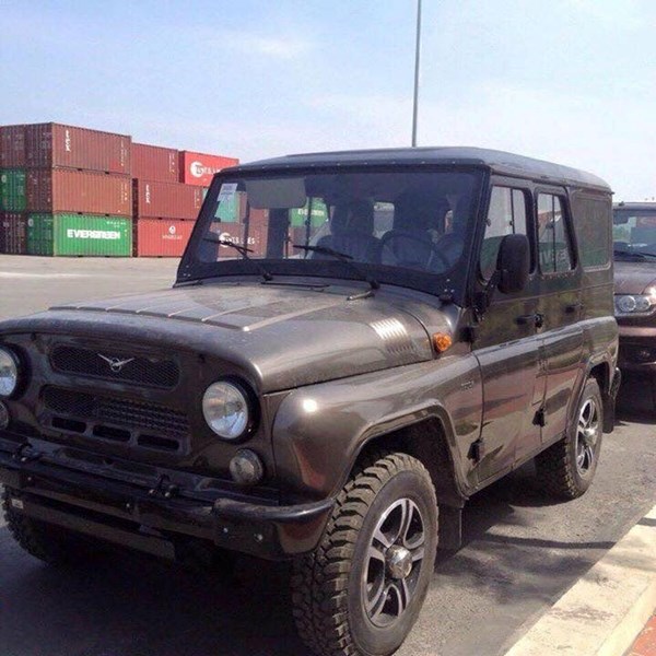 Ngoài ra còn có cả mẫu chuyên dùng cho offroad là Hunter với thiết kế tương tự những mẫu xe UAZ được dùng trong quân sự trước đây