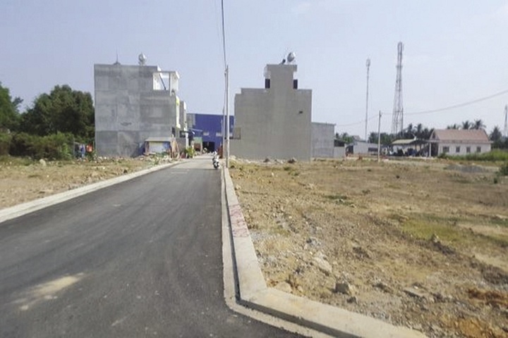 Rao bán đất nền tại Bình Chánh. Ảnh: Cao Tuấn