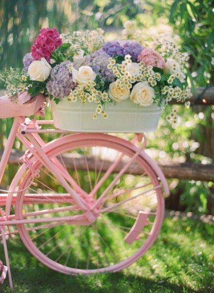 
Không nhất thiết phải là hoa tươi, chiếc xe đạp cùng với chậu hoa giả nhiều màu sắc cũng sẽ làm siêu lòng khách vào nhà.

 
