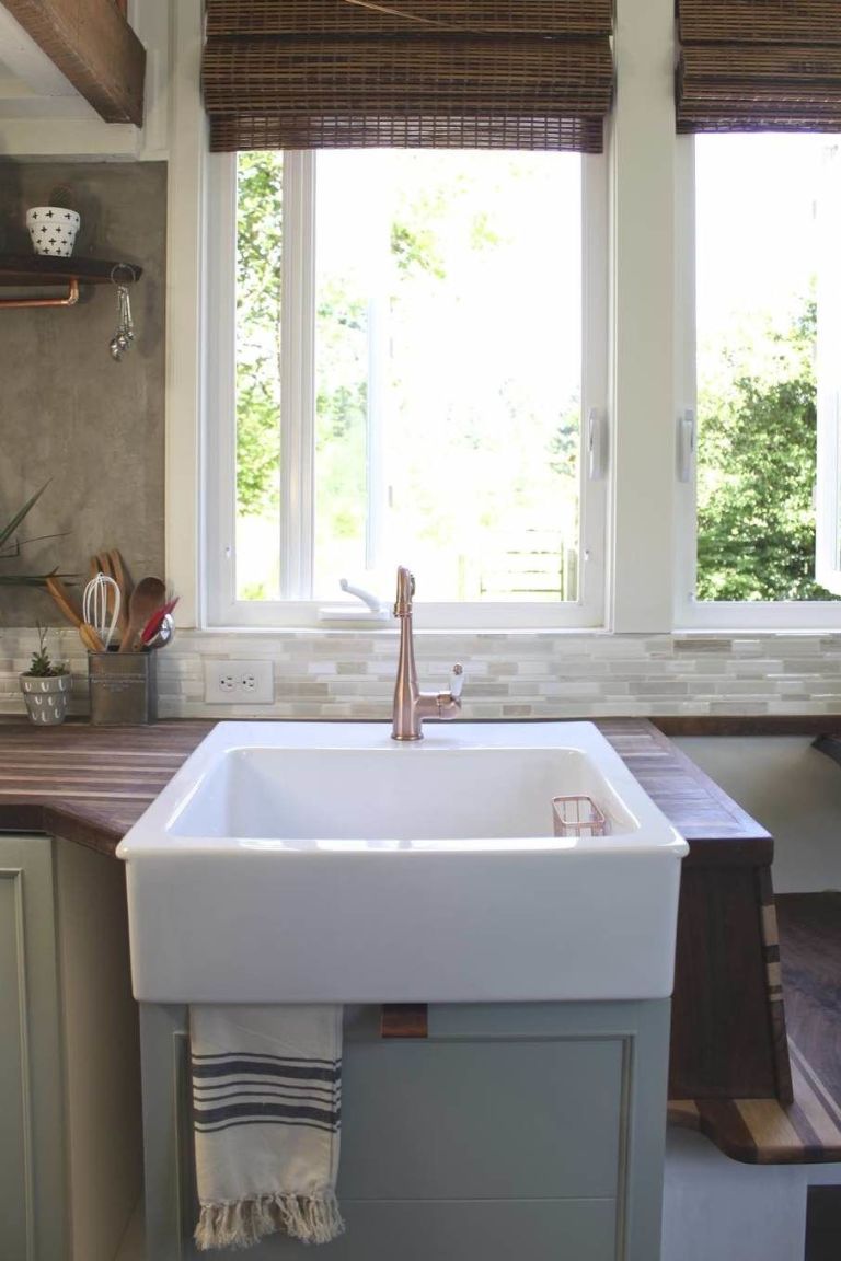 Khu vực bếp nấu được Matt Impola sắp đặt gọn gàng, ngăn nắp và vô cùng sạch sẽ.