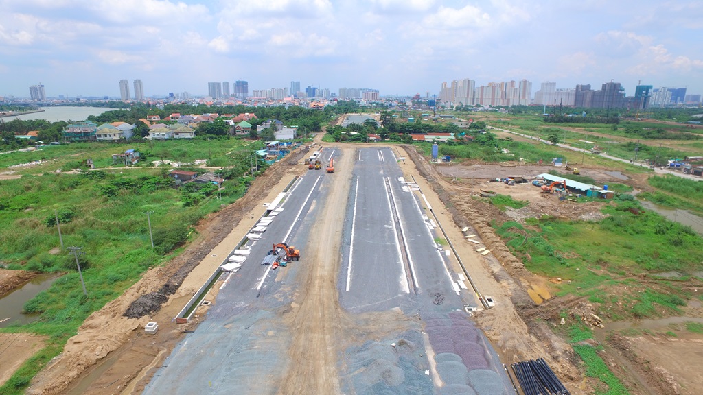 Thi công trên tuyến R1 của Dự án của 4 tuyến đường.