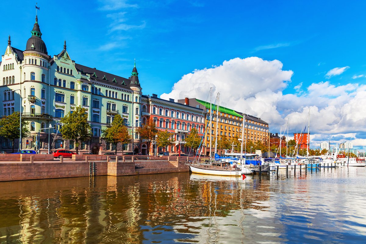 9. Helsinki, Phần Lan - Đó chỉ là một trong hai thành phố châu Âu để làm cho danh sách top chín. Nó ghi dấu đầy đủ cho sự ổn định và chăm sóc sức khỏe và đánh giá cao qua văn hóa và môi trường, cơ sở hạ tầng và giáo dục.