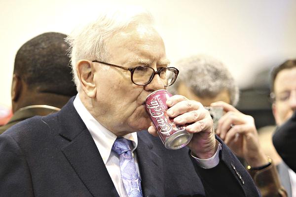 
Warren Buffett uống 5 lon coca mỗi ngày.
