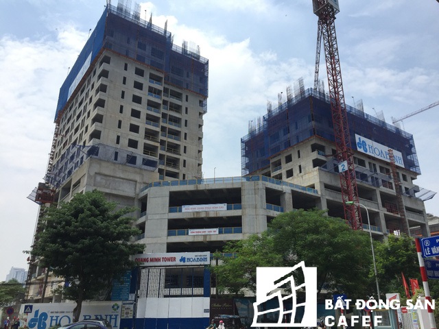 
Chỉ cách dự án Thanh Xuân Tower khoảng 100m, 2 tòa chung cư Quang Minh Tower đang mọc lên ngày một cao.
