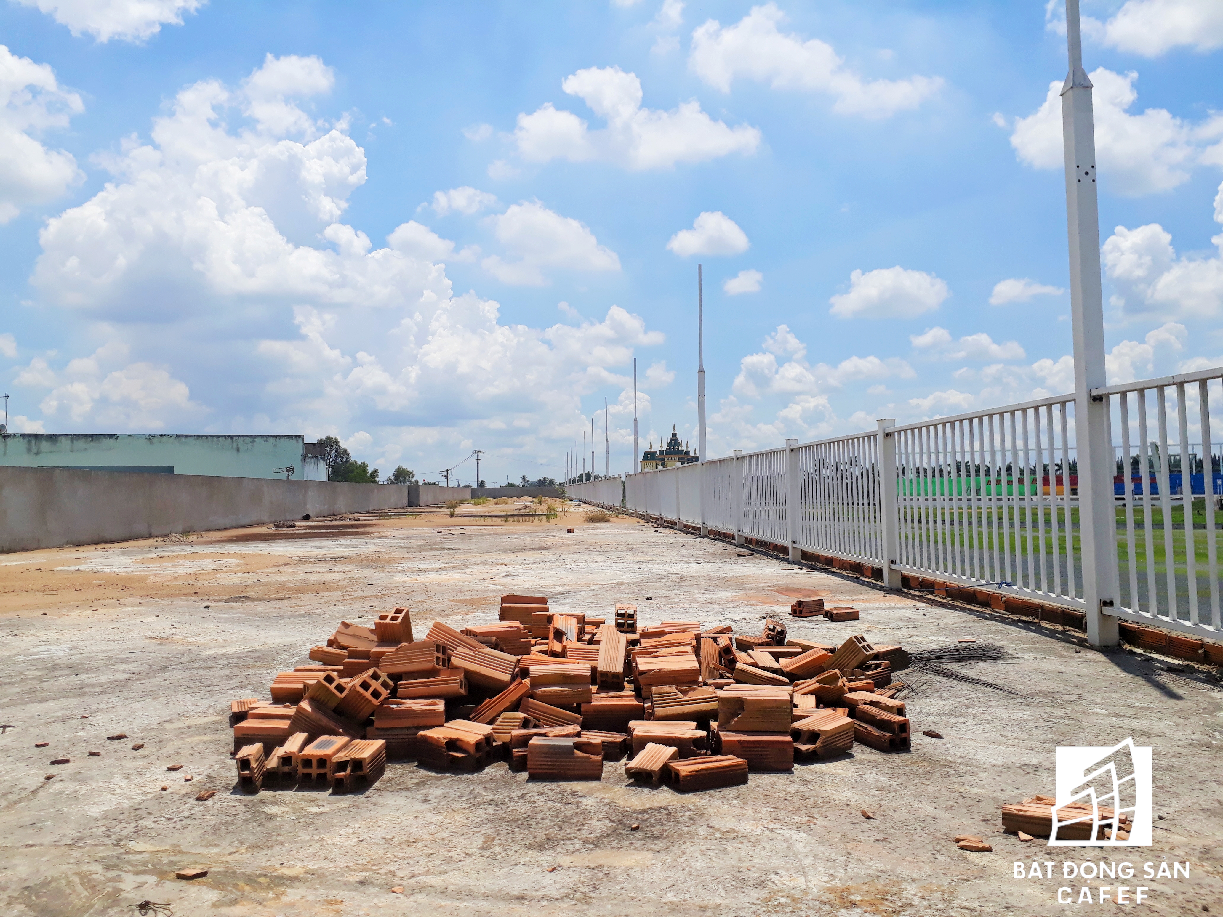 Cận cảnh Happyland – siêu dự án 2 tỷ USD hoang vu tại Long An - Ảnh 19. Cận cảnh Happyland – siêu dự án 2 tỷ USD hoang vu tại Long An - Ảnh 19.