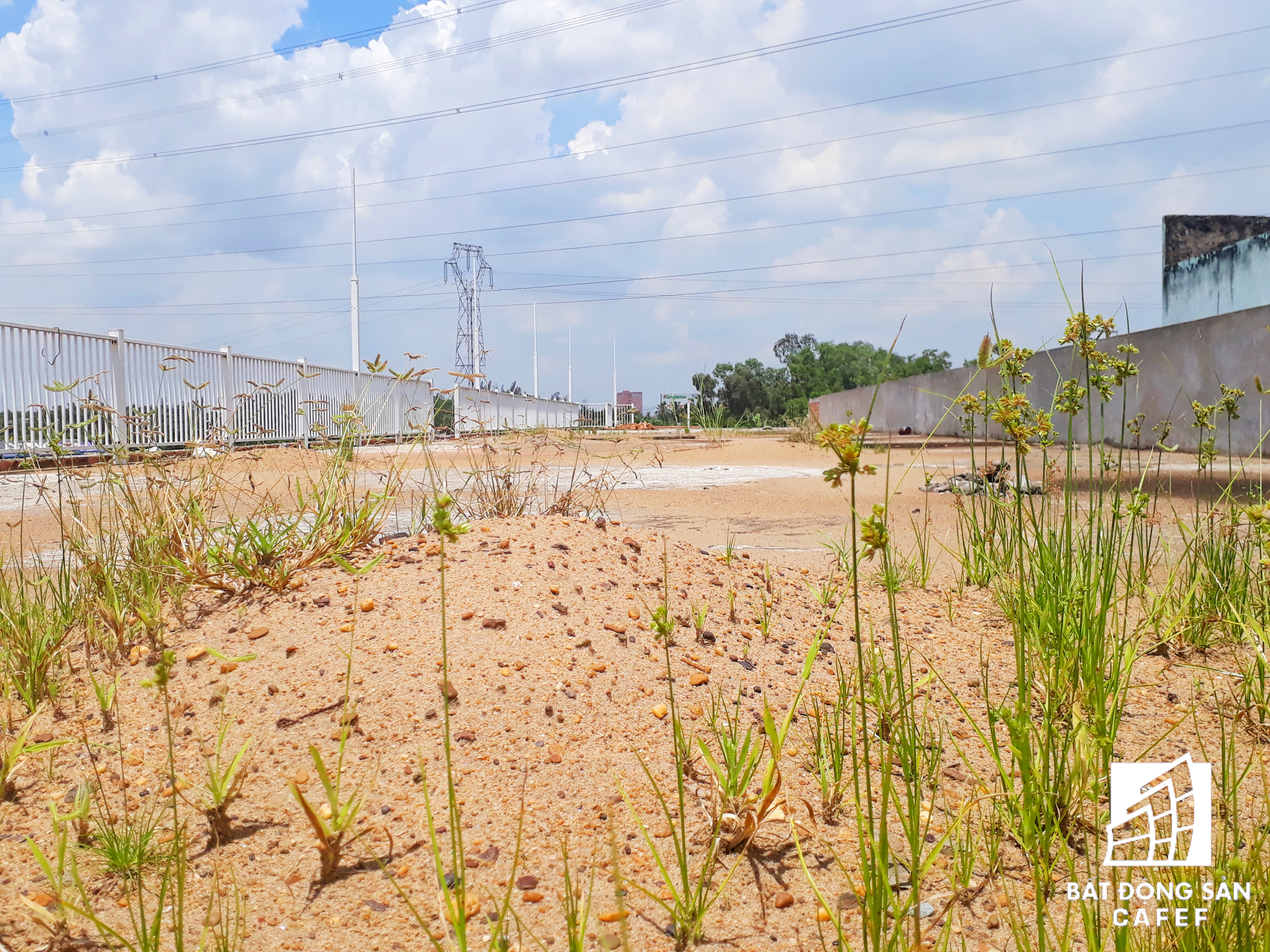 Cận cảnh Happyland – siêu dự án 2 tỷ USD hoang vu tại Long An - Ảnh 20. Cận cảnh Happyland – siêu dự án 2 tỷ USD hoang vu tại Long An - Ảnh 20.