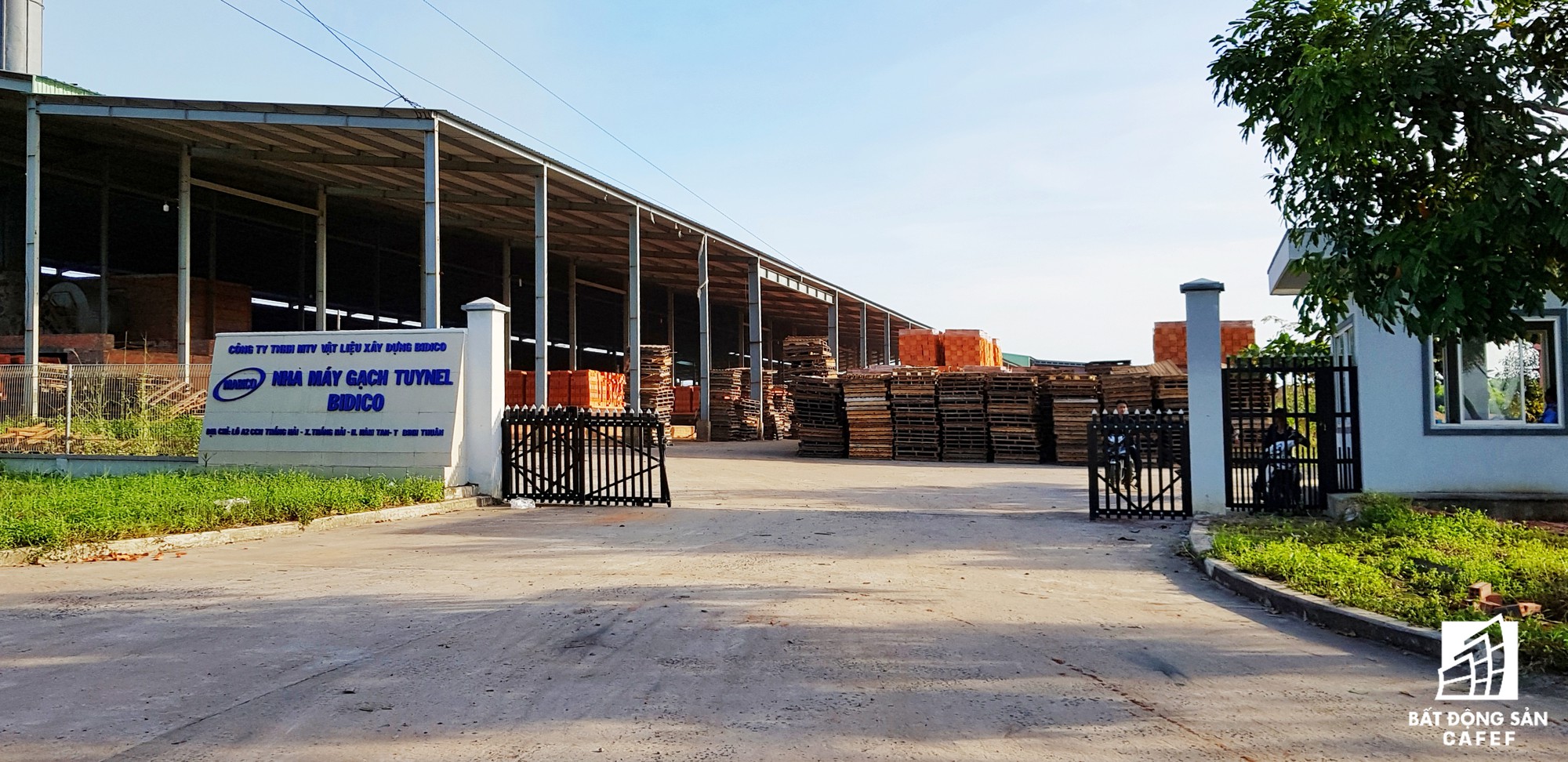 Sở KHĐT Bình Thuận cho biết, cụm CN Thắng Hải do Công ty Cổ phần Đầu tư và Phát triển Công nghiệp Bảo Thư làm chủ đầu tư năm 2009. Từ đó đến nay Công ty này chưa từng báo cáo về tiến độ dự án. Hiện trụ sở chính của Bảo Thư đã bỏ hoang nhưng nhà máy gạch Tuynel của BII vẫn đang hoạt động tại CCN này.
