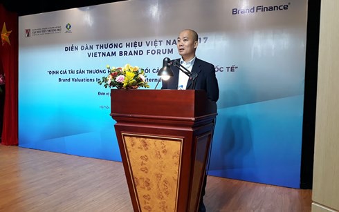 
Tại Diễn đàn thương hiệu Việt Nam, Brand Finance công bố Top 50 thương hiệu Việt Nam với thứ tự 5 vị trí đầu tiên là Viettel, Vianmilk, VNPT, Vinhomes, Sabeco. Ảnh: VOV.
