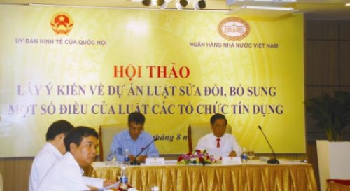 
Ông Dương Quốc Anh, Phó chủ nhiệm Ủy ban Kinh tế Quốc hội và Phó thống đốc NHNN Việt Nam Nguyễn Kim Anh đồng chủ trì hội thảo
