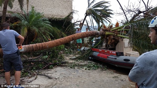 
Nỗ lực khắc phục hậu quả của bão đang được tiến hành trên đảo Necker.
