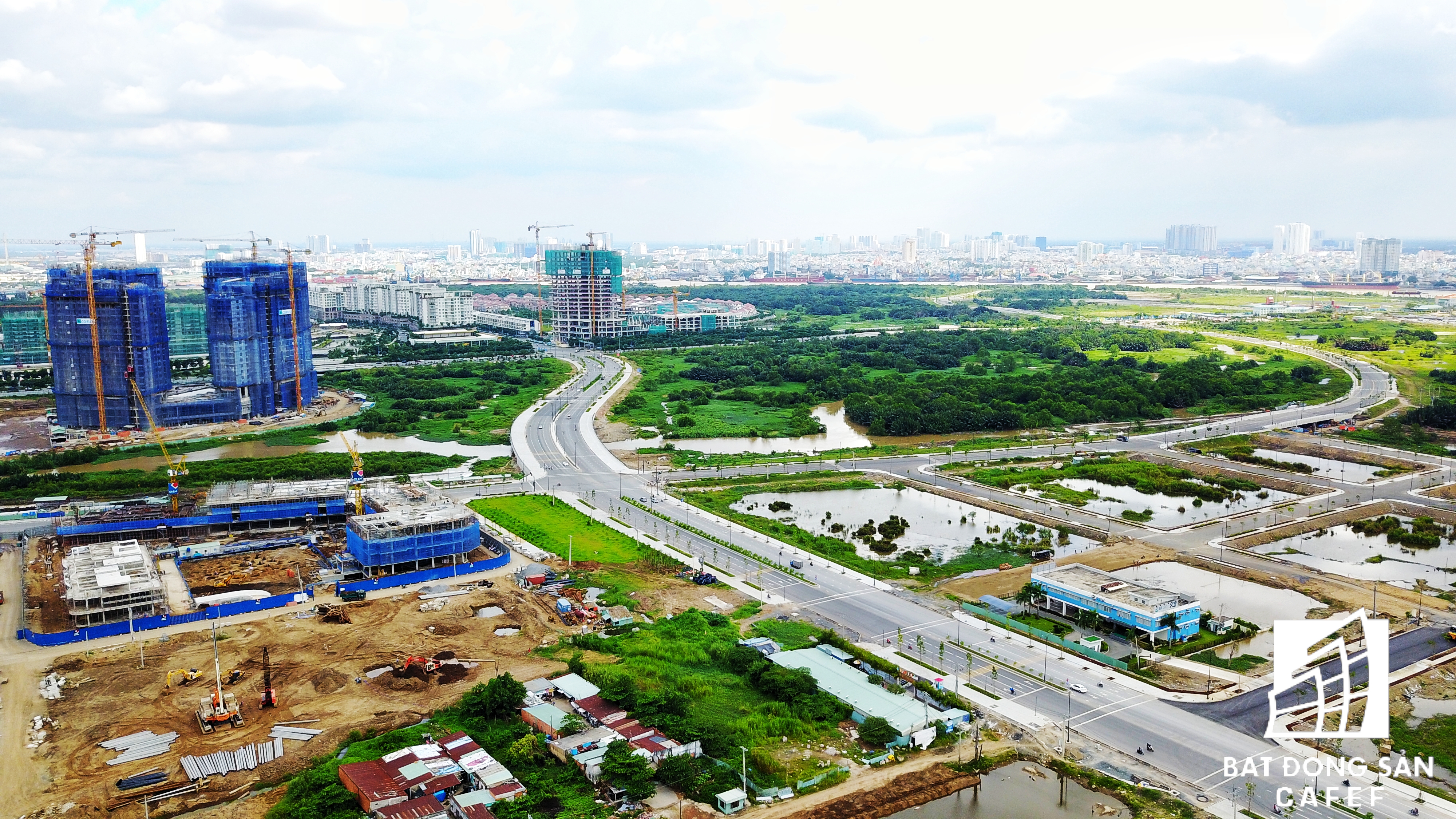 Theo quy hoạch được phê duyệt, khu đô thị mới Thủ Thiêm có 24 cầu bắc qua các kênh rạch. Trong đó, đã triển khai đầu tư 16 cầu (thuộc dự án 4 tuyến đường chính; dự án hạ tầng kỹ thuật khu dân cư phía bắc; dự án khu lâm viên sinh thái phía nam và các cầu kết nối khu II - khu III và bắc qua rạch Cá Trê Nhỏ).