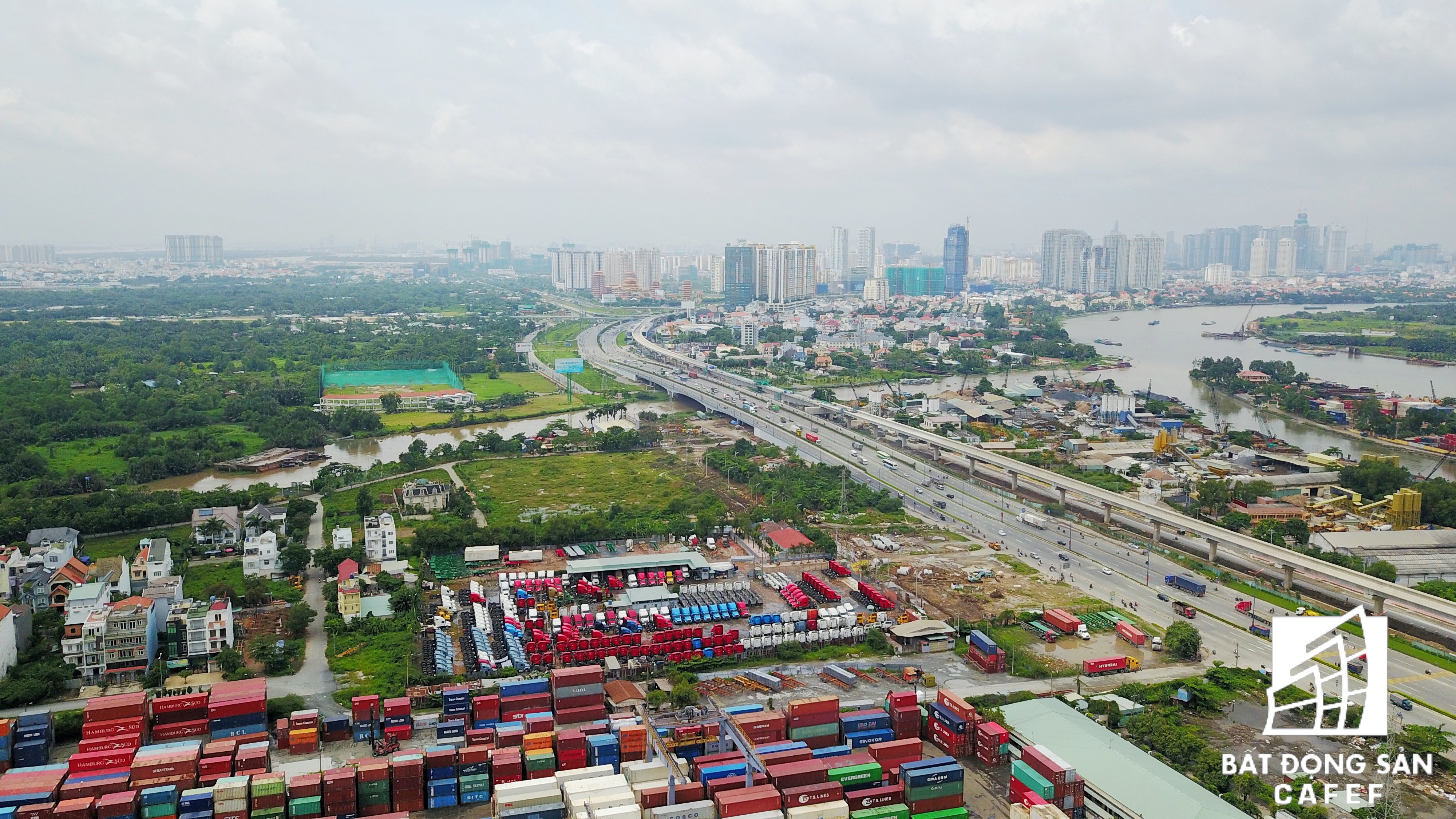 Đặc biệt, tuyến metro số 1 đang được nối dài thông suốt từ quận Thủ Đức đến quận 1, TP.HCM.