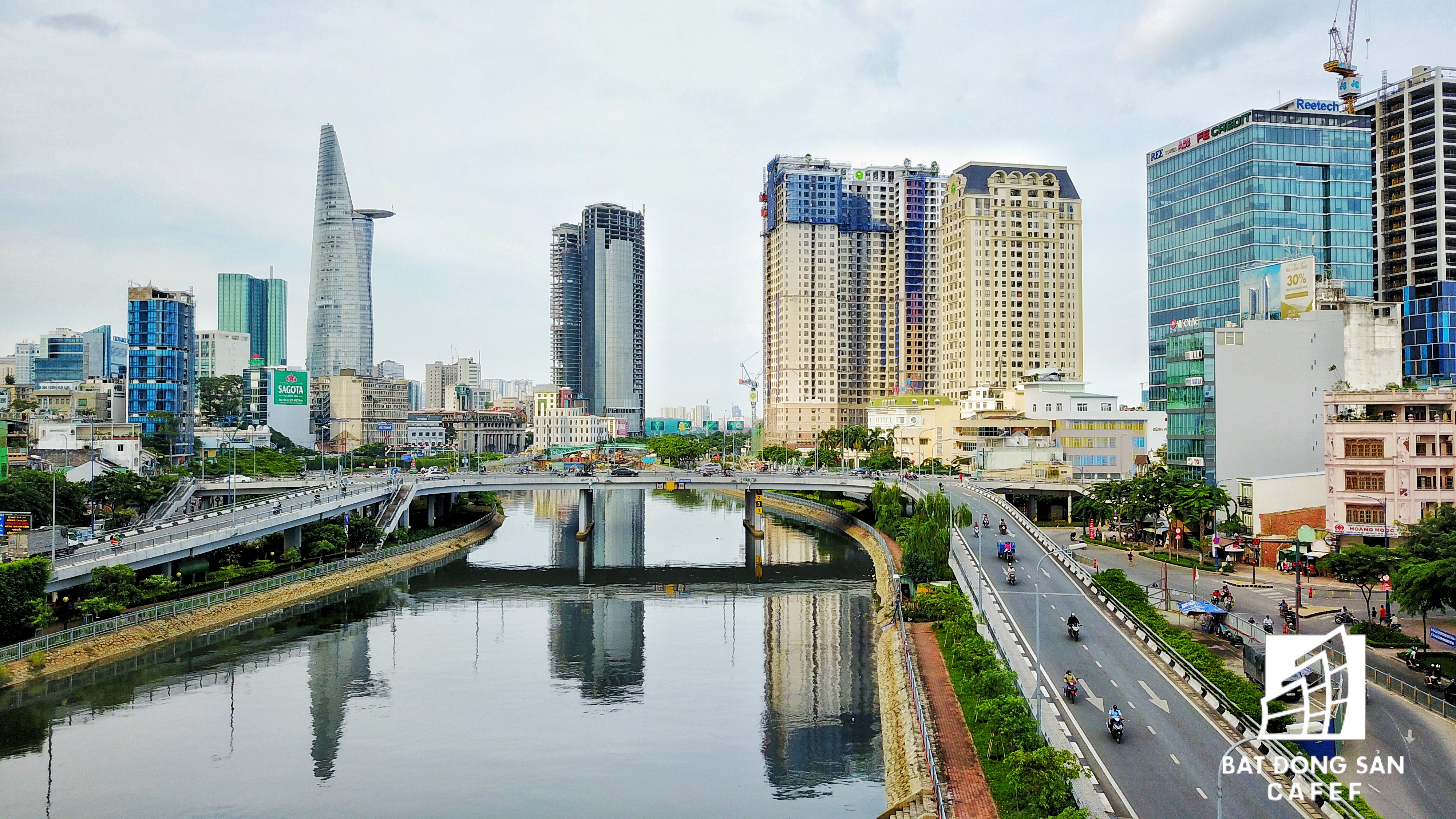 Tòa nhà cao thứ 3 TP.HCM nhìn từ hướng Bến Vân Đồn, quận 4.