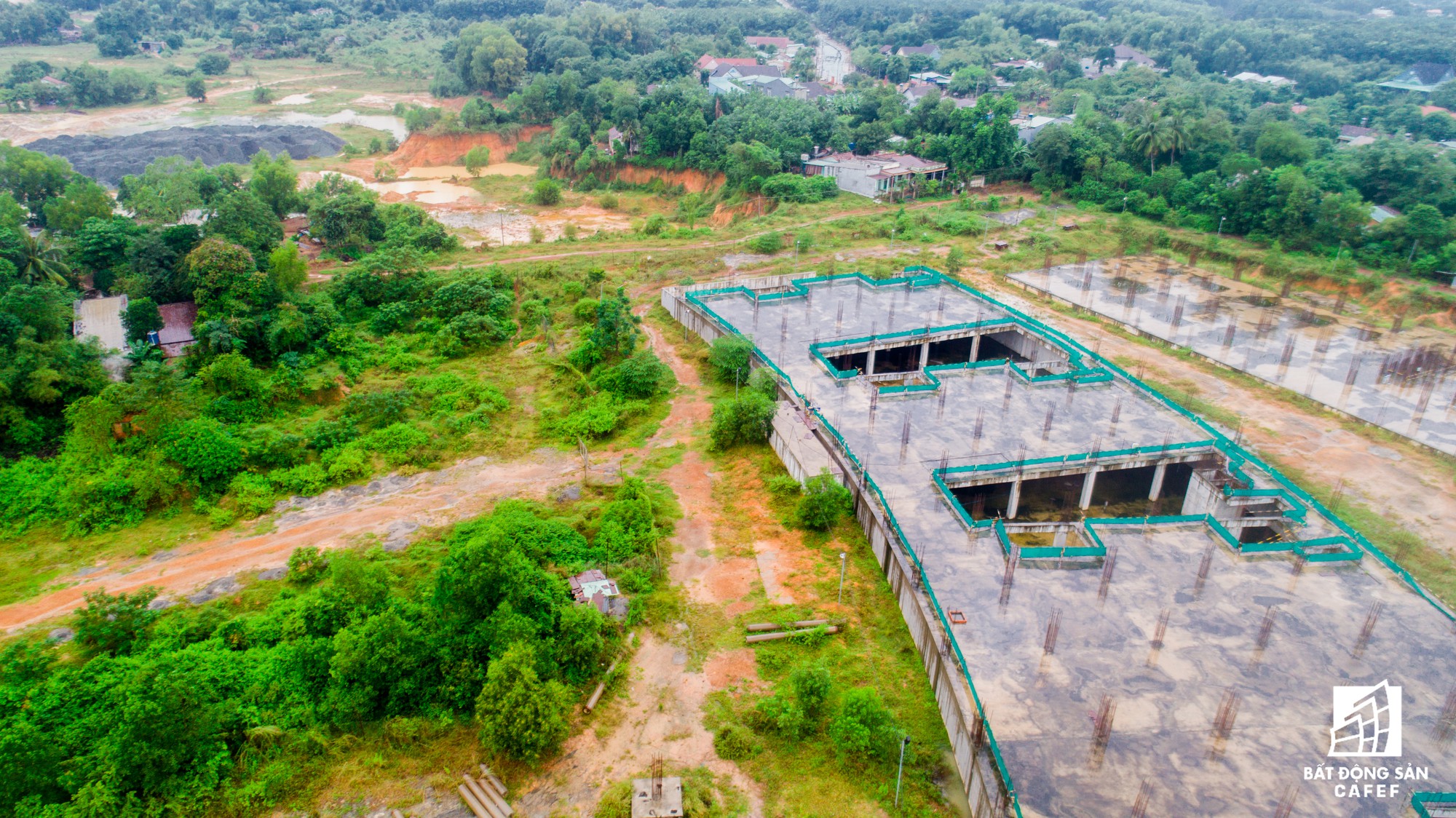 Tổng diện tích sàn xây dựng là 167.705m2, trong đó diện tích đất xây dựng bệnh viện là 129.300m2. Tổng vốn đầu tư xây dựng hơn 2.318 tỷ đồng, bằng nguồn vốn ngân sách và xổ số kiến thiết tỉnh.